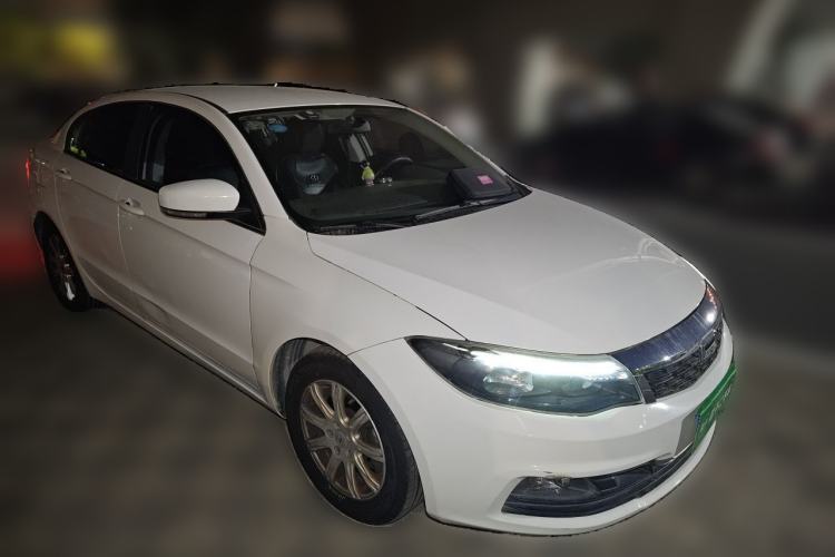Used Qoros 3 2018 Sedan 1.6L Automatic Leading Model Front Right 45 Deg