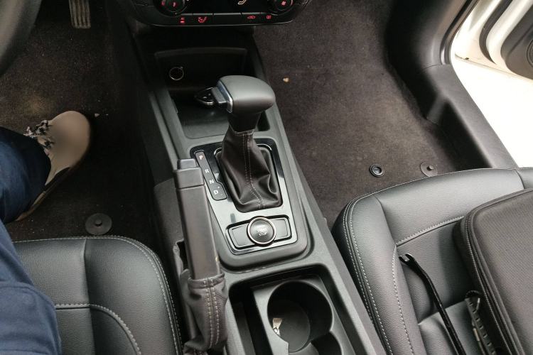 Used Qoros 3 2018 Sedan 1.6L Automatic Leading Model Gear Lever