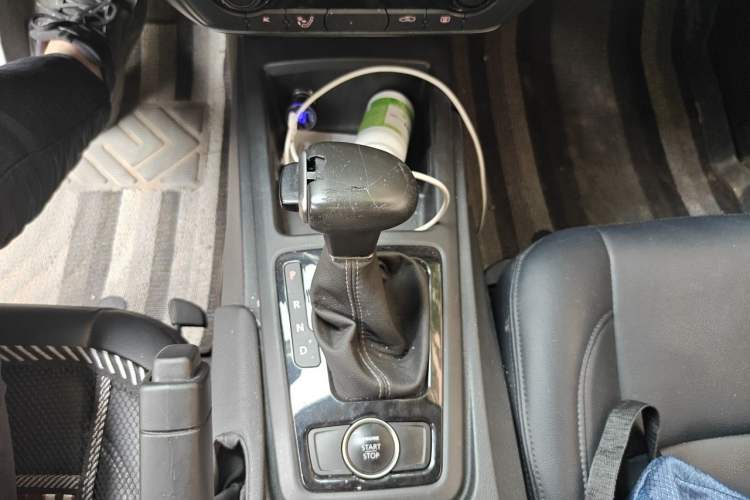 Used Qoros 3 2018 Sedan 1.6L Automatic Leading Model Gear Lever