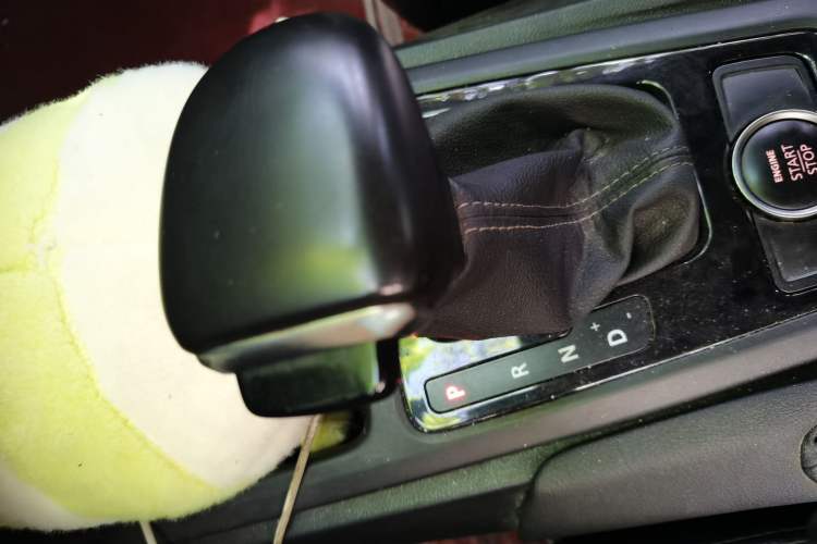 Used Qoros 3 2018 Sedan 1.6L Automatic Leading Model Gear Lever