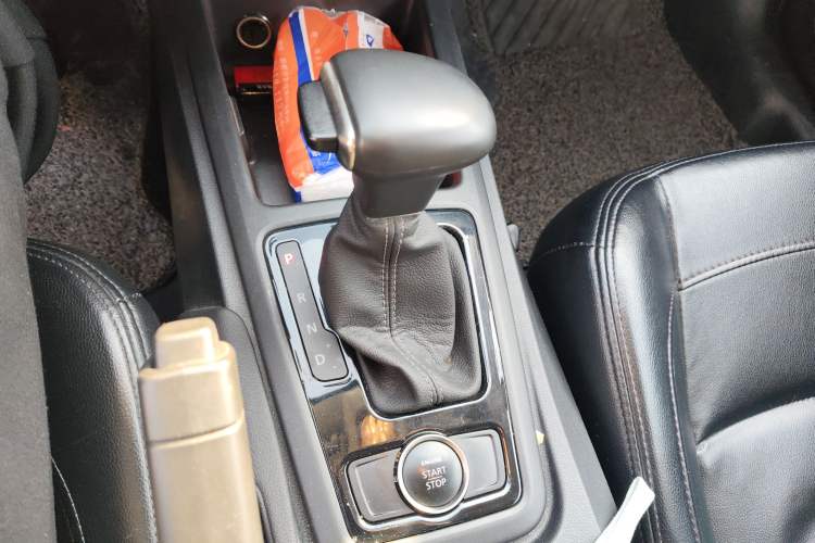 Used Qoros 3 2018 Sedan 1.6L Automatic Leading Model Gear Lever