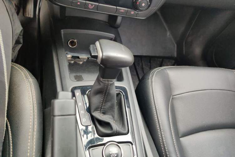 Used Qoros 3 2018 Sedan 1.6L Automatic Leading Model Gear Lever