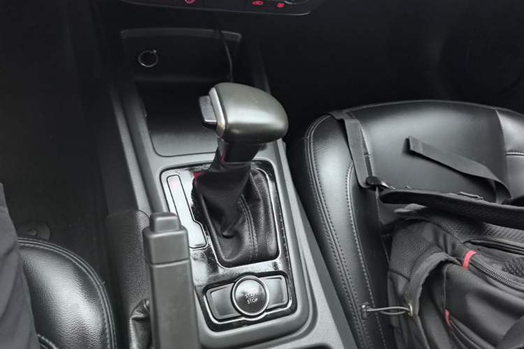 Used Qoros 3 2018 Sedan 1.6L Automatic Leading Model Gear Lever