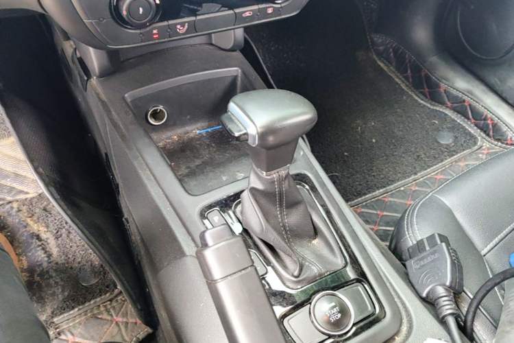 Used Qoros 3 2018 Sedan 1.6L Automatic Leading Model Gear Lever