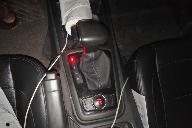 Used Qoros 3 2018 Sedan 1.6L Automatic Leading Model Gear Lever
