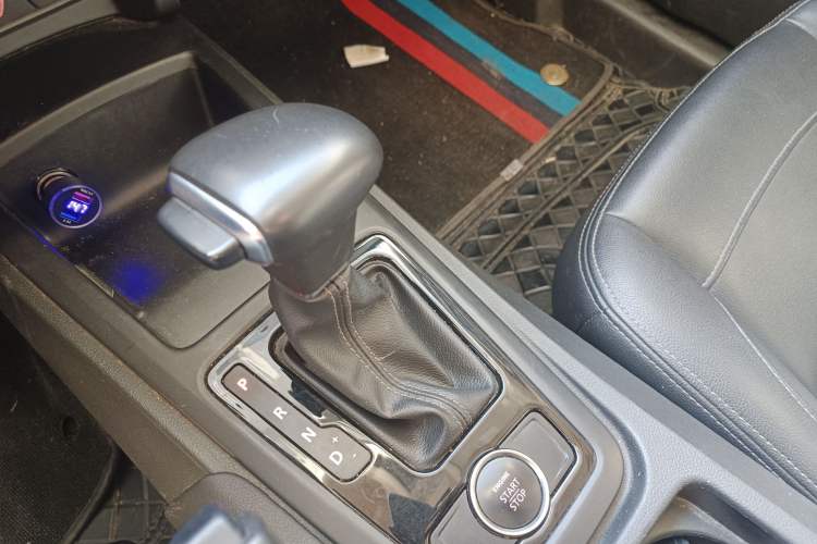 Used Qoros 3 2018 Sedan 1.6L Automatic Leading Model Gear Lever