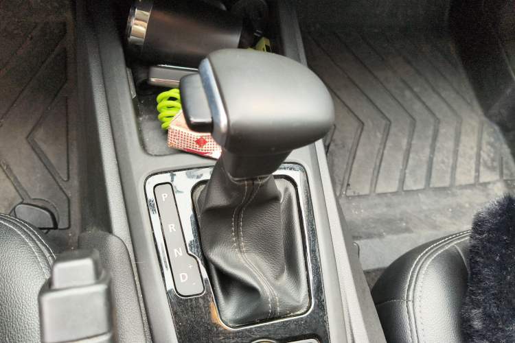 Used Qoros 3 2018 Sedan 1.6L Automatic Leading Model Gear Lever