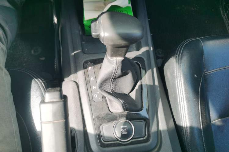 Used Qoros 3 2018 Sedan 1.6L Automatic Leading Model Gear Lever