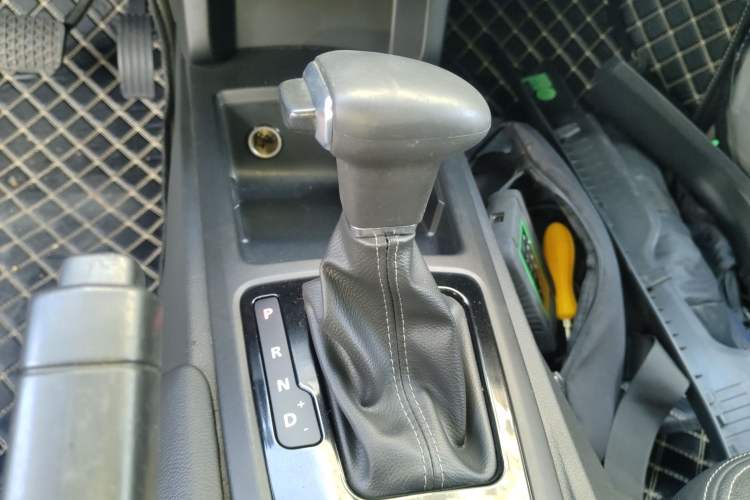 Used Qoros 3 2018 Sedan 1.6L Automatic Leading Model Gear Lever