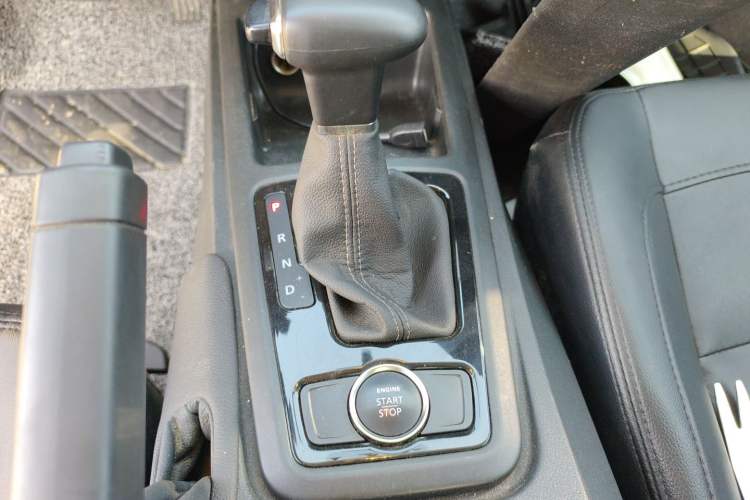 Used Qoros 3 2018 Sedan 1.6L Automatic Leading Model Gear Lever