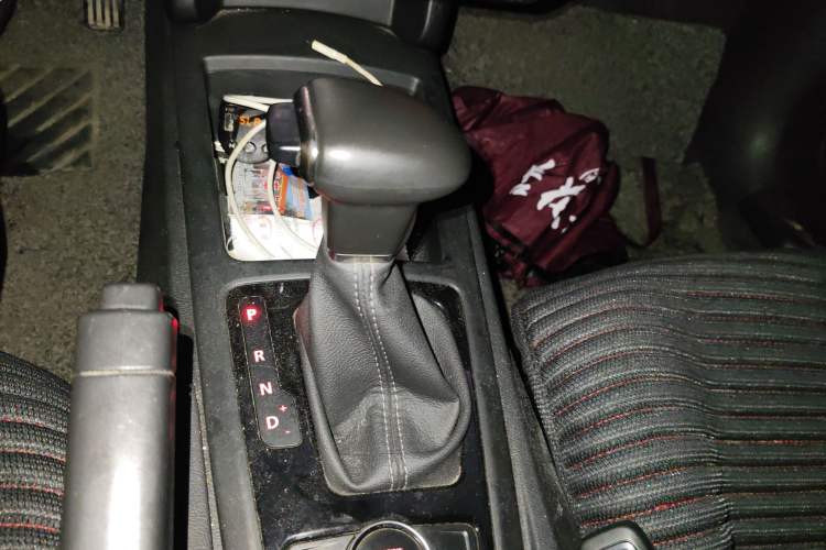 Used Qoros 3 2018 Sedan 1.6L Automatic Leading Model Gear Lever