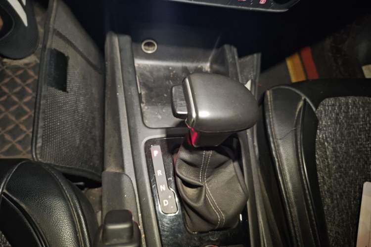 Used Qoros 3 2018 Sedan 1.6L Automatic Leading Model Gear Lever