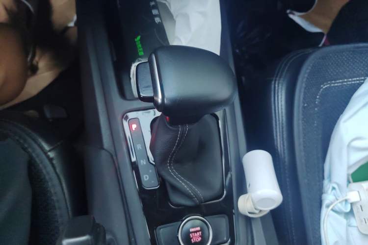 Used Qoros 3 2018 Sedan 1.6L Automatic Leading Model Gear Lever