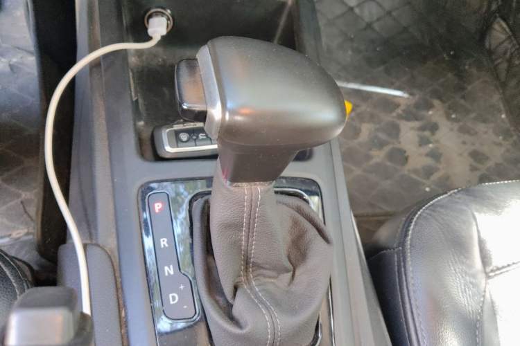 Used Qoros 3 2018 Sedan 1.6L Automatic Leading Model Gear Lever