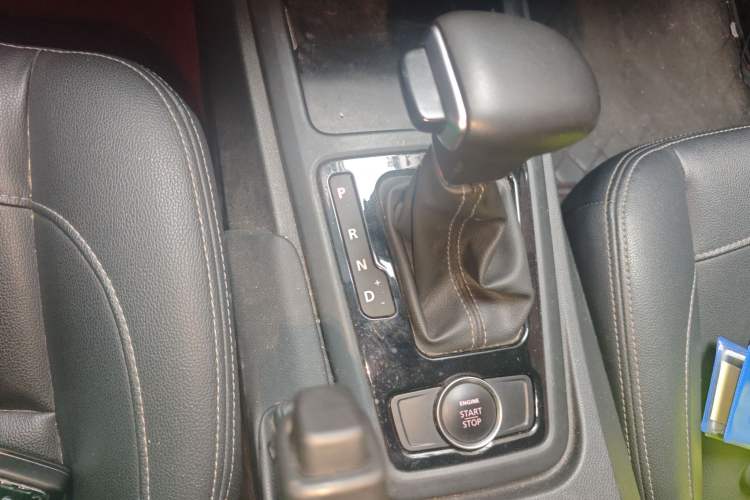 Used Qoros 3 2018 Sedan 1.6L Automatic Leading Model Gear Lever