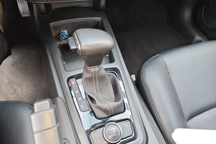 Used Qoros 3 2018 Sedan 1.6L Automatic Leading Model Gear Lever