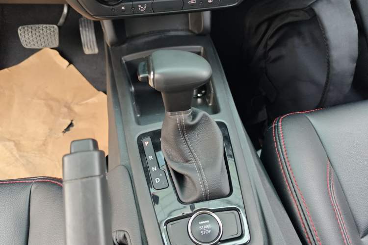 Used Qoros 3 2018 Sedan 1.6L Automatic Leading Model Gear Lever