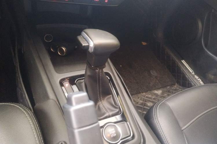 Used Qoros 3 2018 Sedan 1.6L Automatic Leading Model Gear Lever