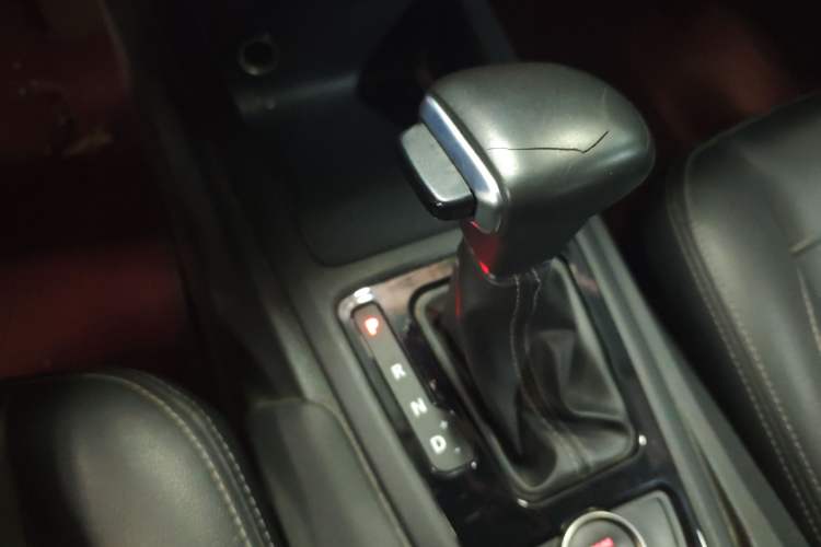Used Qoros 3 2018 Sedan 1.6L Automatic Leading Model Gear Lever