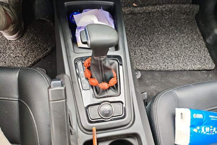 Used Qoros 3 2018 Sedan 1.6L Automatic Leading Model Gear Lever
