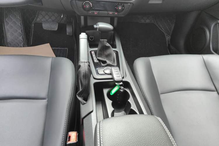 Used Qoros 3 2018 Sedan 1.6L Automatic Leading Model Gear Lever