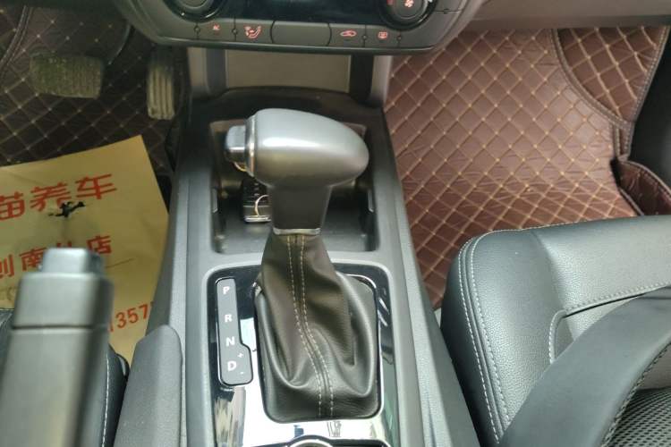 Used Qoros 3 2018 Sedan 1.6L Automatic Leading Model Gear Lever
