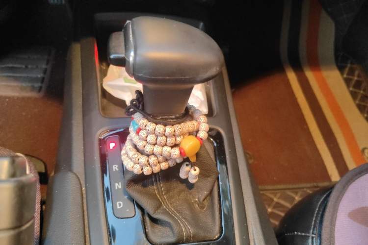 Used Qoros 3 2018 Sedan 1.6L Automatic Leading Model Gear Lever