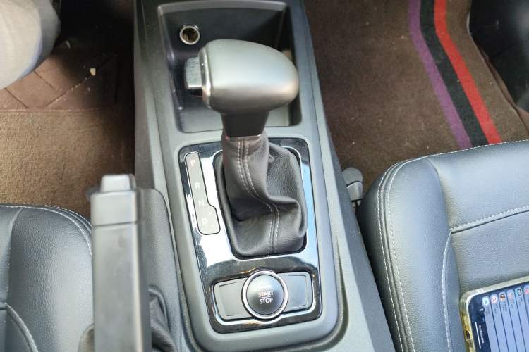 Used Qoros 3 2018 Sedan 1.6L Automatic Leading Model Gear Lever