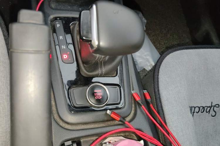 Used Qoros 3 2018 Sedan 1.6L Automatic Leading Model Gear Lever