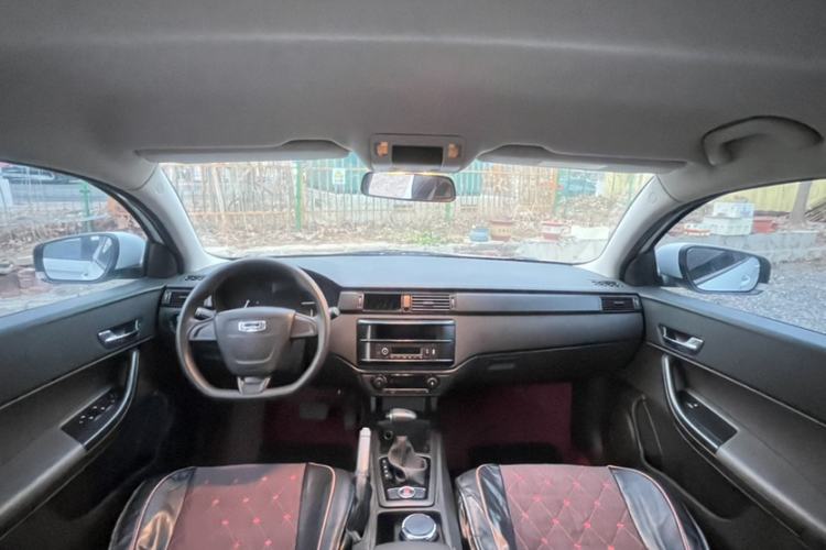 Used Qoros 3 2018 Sedan 1.6L Automatic Leading Model Interior 1