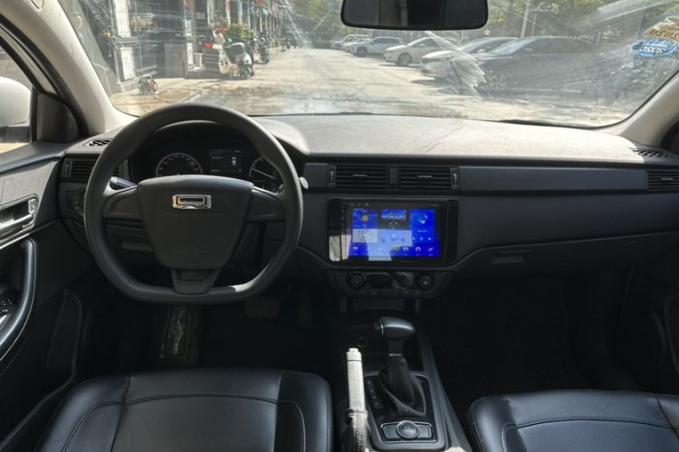 Used Qoros 3 2018 Sedan 1.6L Automatic Leading Model Interior 1
