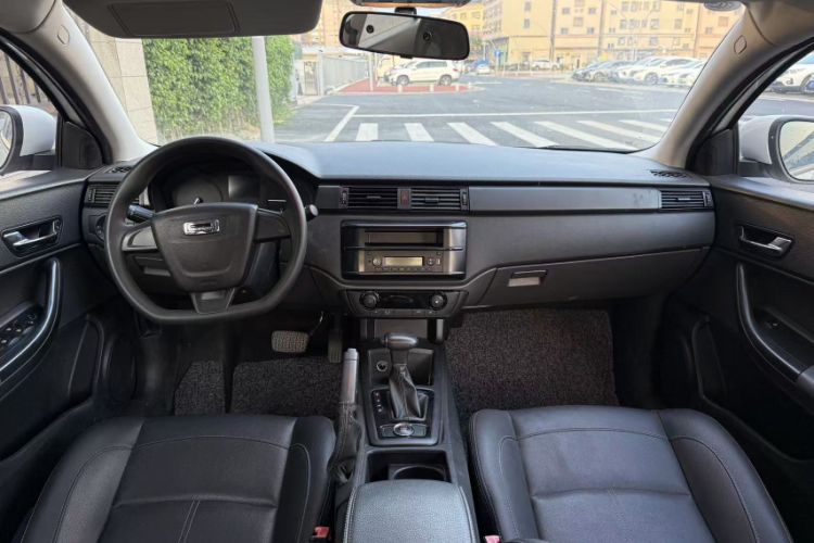 Used Qoros 3 2018 Sedan 1.6L Automatic Leading Model Interior 2