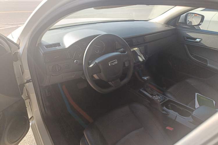 Used Qoros 3 2018 Sedan 1.6L Automatic Leading Model Interior 2