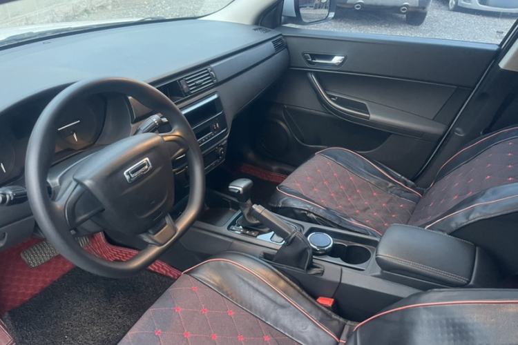 Used Qoros 3 2018 Sedan 1.6L Automatic Leading Model Interior 2