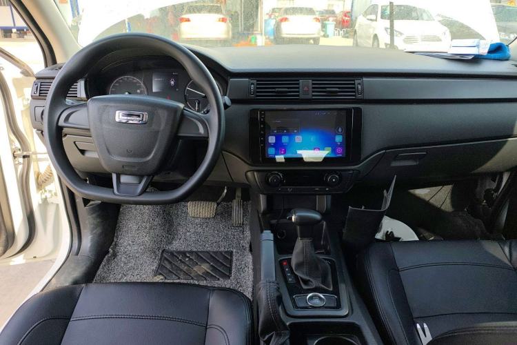 Used Qoros 3 2018 Sedan 1.6L Automatic Leading Model Interior 2