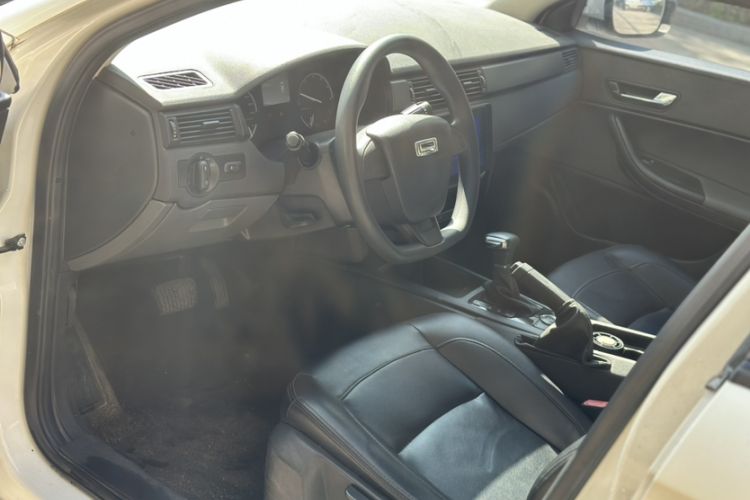 Used Qoros 3 2018 Sedan 1.6L Automatic Leading Model Interior 2