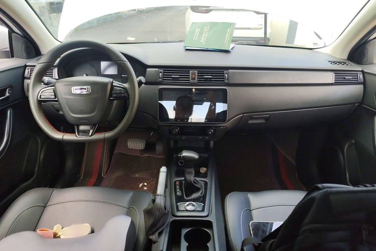 Used Qoros 3 2018 Sedan 1.6L Automatic Leading Model Interior 2