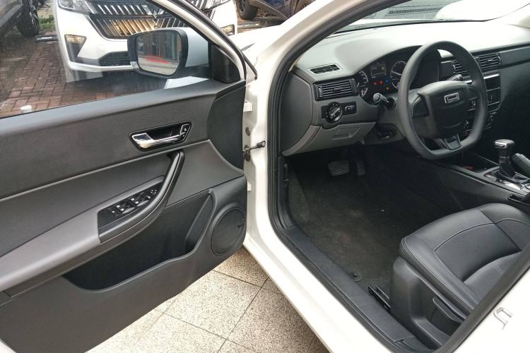 Used Qoros 3 2018 Sedan 1.6L Automatic Leading Model Interior 3