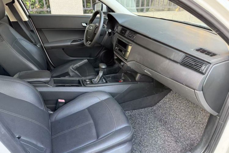 Used Qoros 3 2018 Sedan 1.6L Automatic Leading Model Interior 3