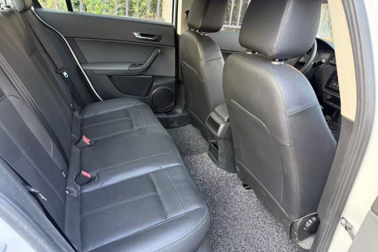 Used Qoros 3 2018 Sedan 1.6L Automatic Leading Model Interior 4