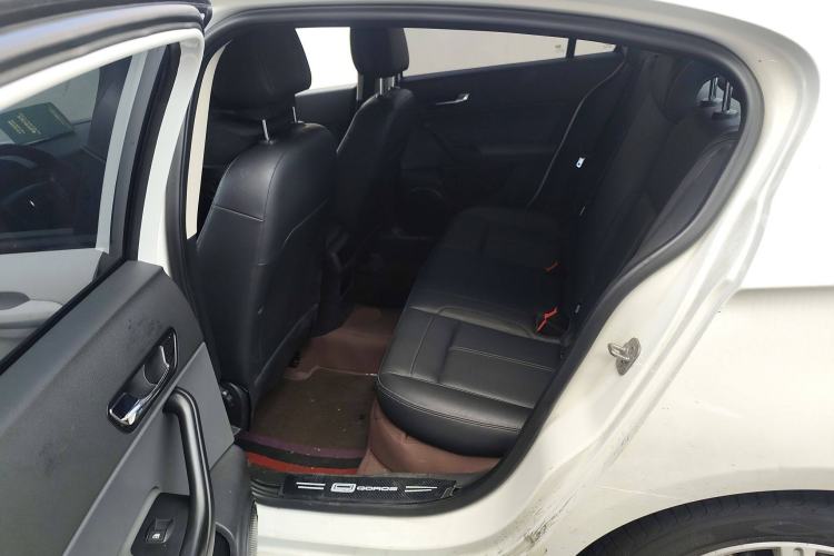 Used Qoros 3 2018 Sedan 1.6L Automatic Leading Model Interior 4
