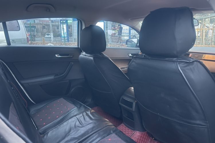 Used Qoros 3 2018 Sedan 1.6L Automatic Leading Model Interior 5