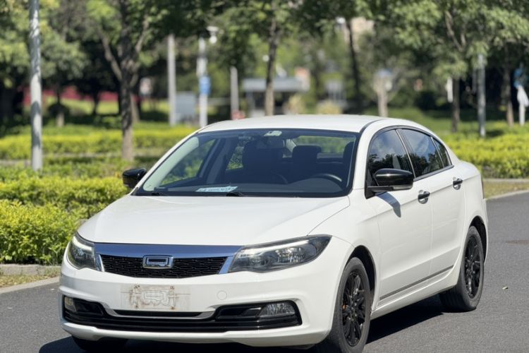 Used Qoros 3 2018 Sedan 1.6L Automatic Leading Model Guazi used car, China used car export, Used car for sale, Used Qoros cars, Cheapest cars for sale