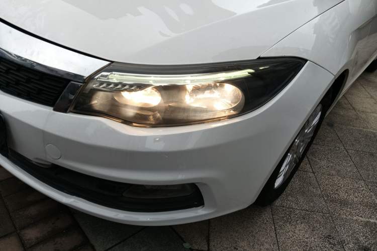 Used Qoros 3 2018 Sedan 1.6L Automatic Leading Model Left Front Headlight