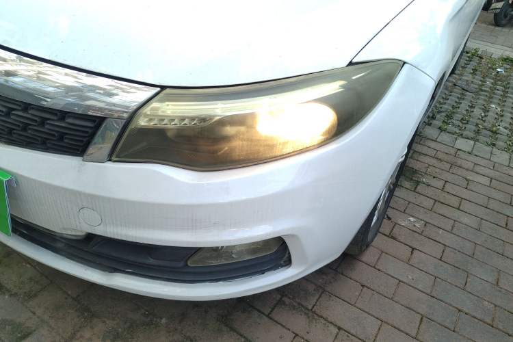 Used Qoros 3 2018 Sedan 1.6L Automatic Leading Model Left Front Headlight