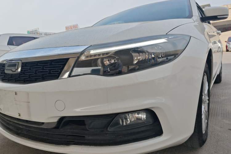 Used Qoros 3 2018 Sedan 1.6L Automatic Leading Model Left Front Headlight