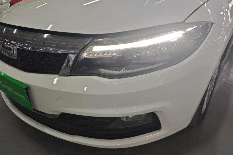 Used Qoros 3 2018 Sedan 1.6L Automatic Leading Model Left Front Headlight