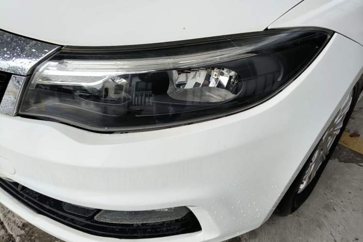 Used Qoros 3 2018 Sedan 1.6L Automatic Leading Model Left Front Headlight