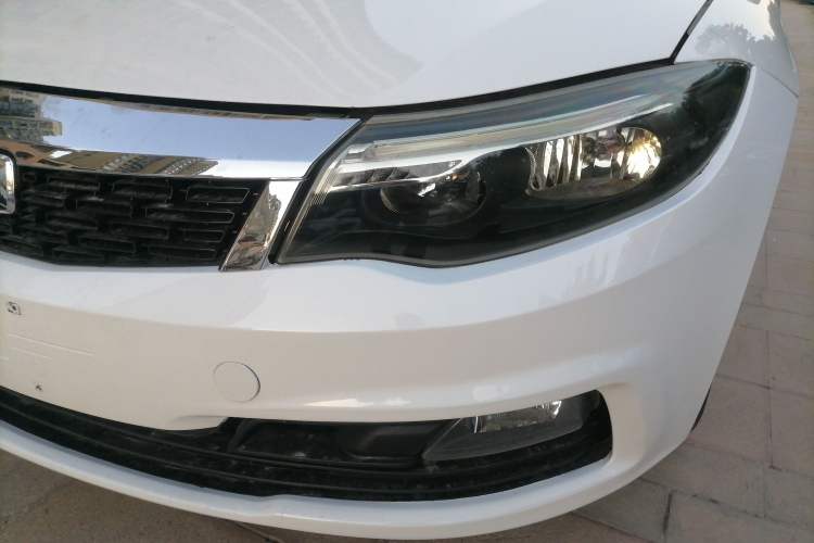 Used Qoros 3 2018 Sedan 1.6L Automatic Leading Model Left Front Headlight