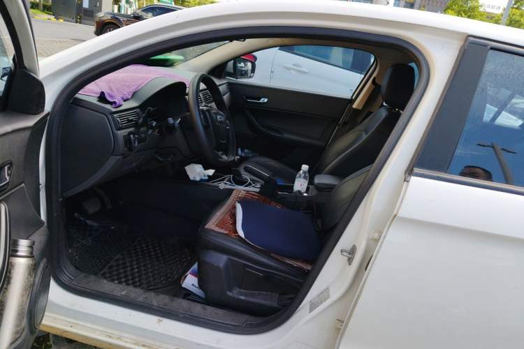 Used Qoros 3 2018 Sedan 1.6L Automatic Leading Model Left Front Seat